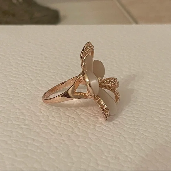 Rose gold and blush floral ring - Picture 3 of 6